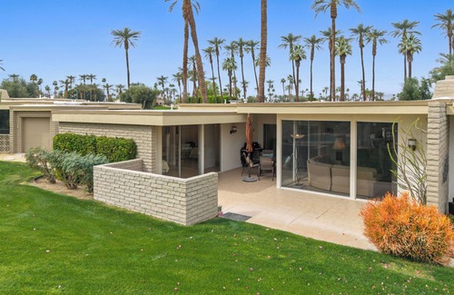 Desert Horizons Condo | Mid-Century Modern upgraded 2BR/2BA Indian Wells condo w/stunning mountain view