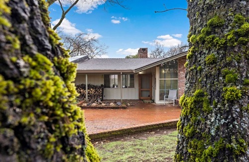 Apple Hill House | Mid-Century-Modern Mountain Gem