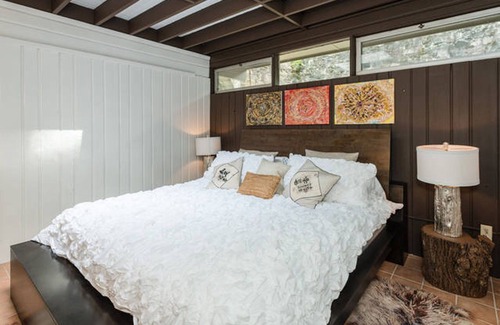 North Stamford House | Mid Century Modern ZEN House with Pool. 50 min from New York City