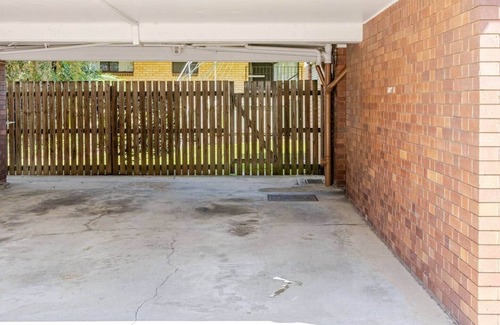 Kangaroo Point Apartment | Mid-Century Pad - 1 bed/1 bath/1 car 10 min CBD