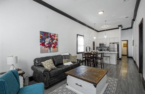 Tulane - Gravier House | Mid-City Luxury in Naw'Lins!