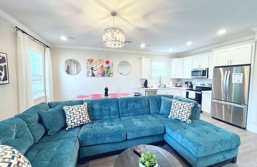 Tulane - Gravier House | Mid-City Townhouse | Steps to Canal Streetcar