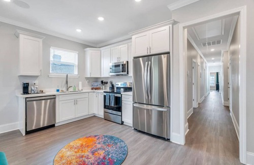Tulane - Gravier House | Mid-City Townhouse | Steps to Canal Streetcar