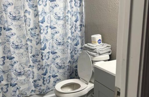 Brownsville House | Mid Town Brownsville 3 bed/ 2 bath