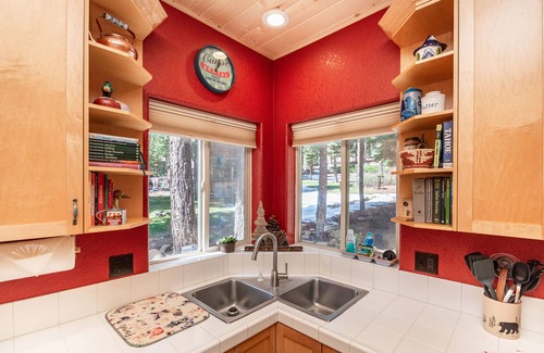 Carnelian Bay House | Mid-week specials! Steps to GarWoods and to the Lake! Dog Friendly!