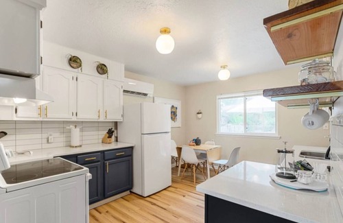 Fort Collins House | “MidCentury Revival” 1.5 miles to Canvas Stadium