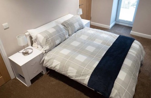 Gorebridge Cottage | Middleton Inn- Large 4 Bed Cottage with Hot Tub