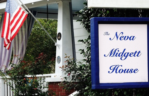 Historic Downtown Manteo House | Midgett House in old town Manteo, OBX