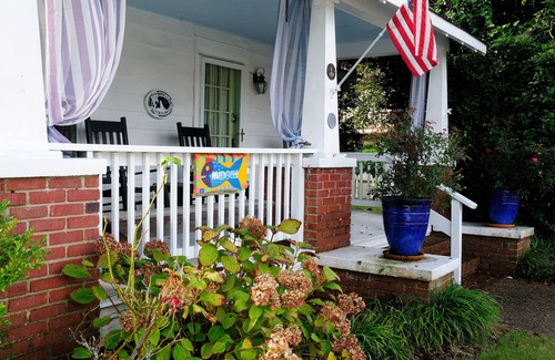 Historic Downtown Manteo House | Midgett House in old town Manteo, OBX