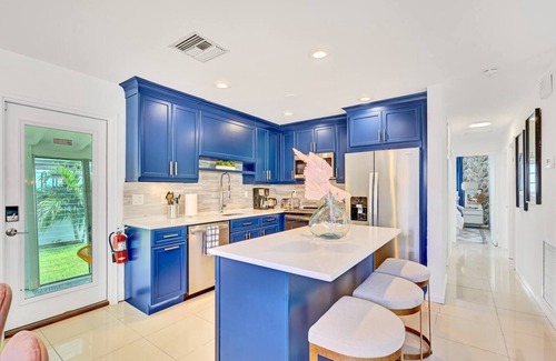 Coral Shores House | MidMod -BoHo Glam! Managed by BNR Vacation Rentals