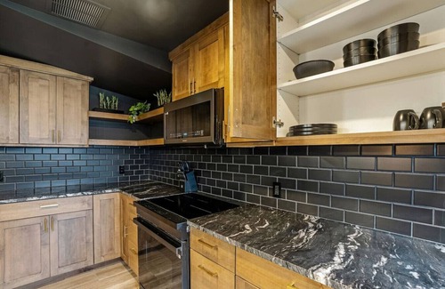 South Jordan House | Midnight Poolhouse| Pool | Hot Tub | Sauna