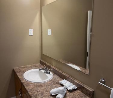 Waterford Valley Apartment | Midstream Manor Unit 2, 2 Bedroom Apartment