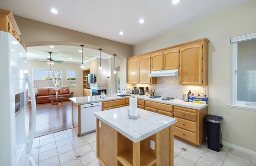 Folsom House | Midterm Rental 30 days Cozy 3BR House Family Friendly Lovely Backyard Fast WiFi