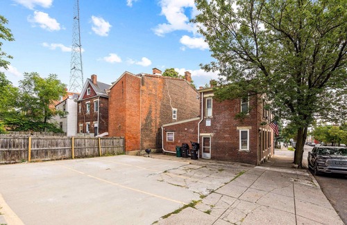 Clifton Heights Apartment | Midtown Apt Near Downtown&U of C - Hangout Unit 1