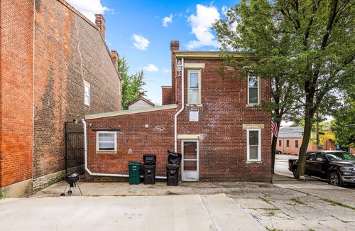 Clifton Heights Apartment | Midtown Apt Near Downtown&U of C - Hangout Unit 1