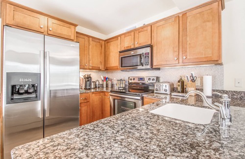 Midtown Apartment | Midtown Light filled Stylish Walkable everywhere