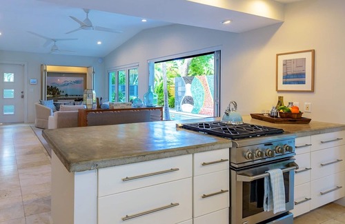 Midtown House | *MIDTOWN MOSAIC @ MIDTOWN* Modern Private Home & Pool + LAST KEY SERVICES…