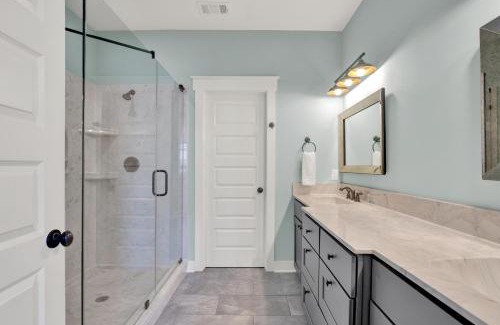 Historic District - North Apartment | Midtown Pointe