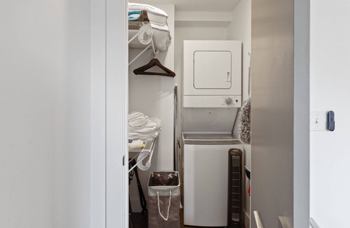 Hanover Place Apartment | Midtown Studio Steps from Dining and Nightlife