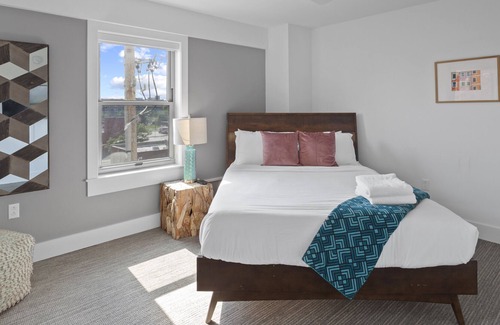 Hanover Place Apartment | Midtown Studio Steps from Dining and Nightlife