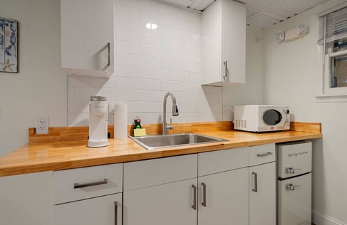Sylvan Beach Apartment | `Midway Retreat`-2 Full Beds in Sylvan Beach NEW