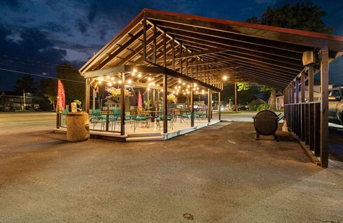 Sylvan Beach Apartment | `Midway Retreat`-2 Full Beds in Sylvan Beach NEW