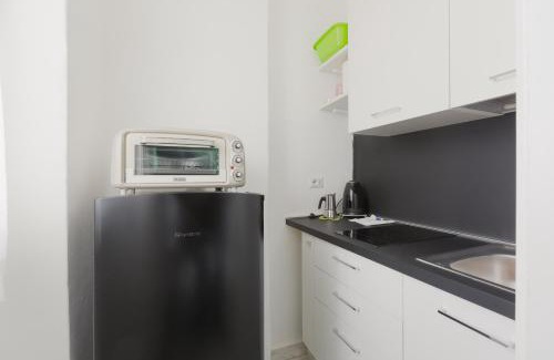 Dergano Apartment | Milano Dergano Balcony Apartment