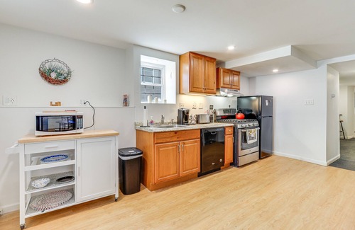 Milford Apartment | Milford Vacation Rental ~ 1 Block to Beach!
