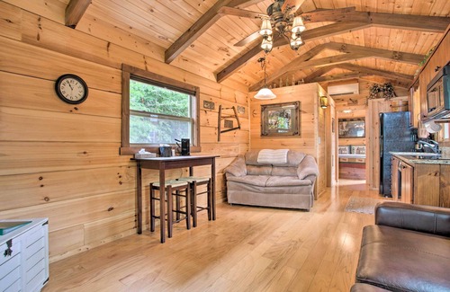 Mill Spring Cabin | Mill Spring Cabin Near Parker-Binns Winery!