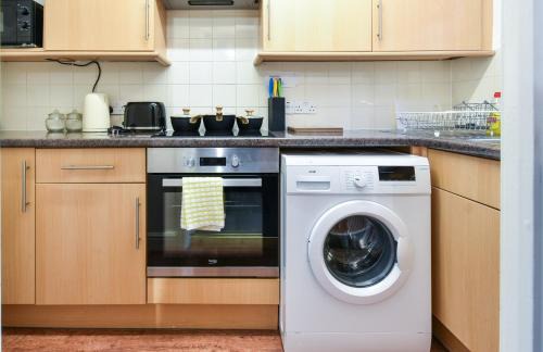 York House | Millers Cottage with Free Allocated Parking