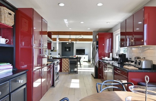 West Kelowna Estates House | Million Dollar View Close to Wineries, Golf, Beaches, Family friendly, Hot Tub