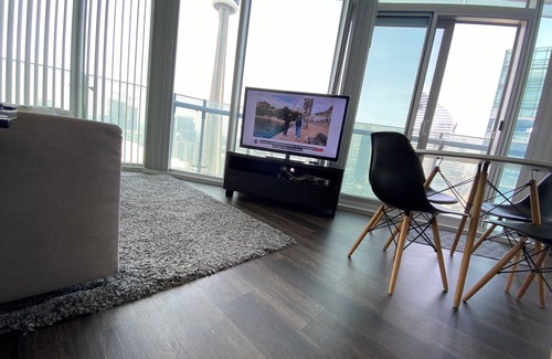 Toronto Entertainment District Apartment | MILLION DOLLARS CN TOWER AND VIEWS - 2 BEDROOM SUITE WITH PARKING AND BALCONY
