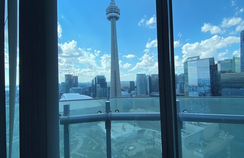 Toronto Entertainment District Apartment | MILLION DOLLARS CN TOWER AND VIEWS - 2 BEDROOM SUITE WITH PARKING AND BALCONY