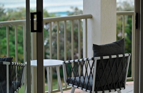 Point Lookout Apartment | Million $ views - Watch whales from comfort of home!