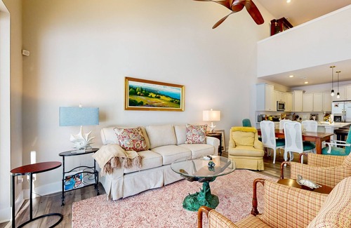 Frankford House | Milo's Haven pet friendly townhome w/shared pool, W/D & Free WIFI