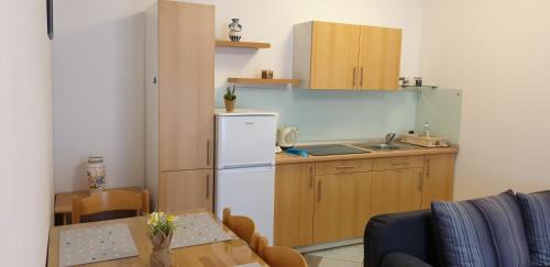 Vintijan Apartment | Milos Apartment