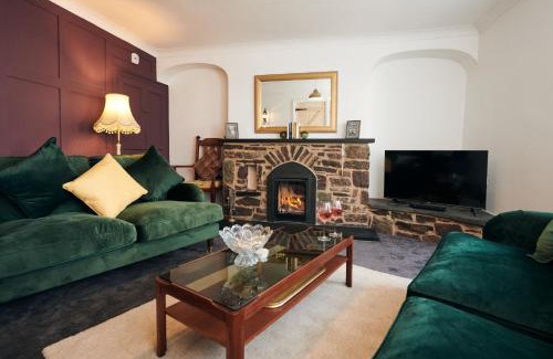 Laugharne House | Min Yr Afon