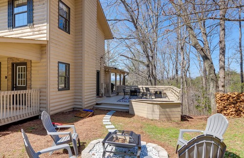 Williamstown Cabin | Mineral Bluff Vacation Rental w/ Mountain Views!