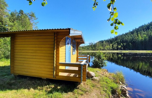 Kopparberg House | Mini holiday home, located at a mini-lake in Bergslagen