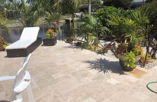 Biggar House | Mini Margaritaville .Waterfront (Gulf Access), Tropical Infinity Pool Home