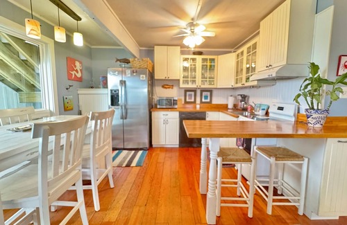 Dewey Beach Apartment | MINI-WEEKS! SWEET BEACH COTTAGE STEPS TO SAND-DEWEY BEACH-22 McKinley, Unit A