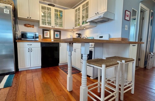 Dewey Beach Apartment | MINI-WEEKS! SWEET BEACH COTTAGE STEPS TO SAND-DEWEY BEACH-22 McKinley, Unit A