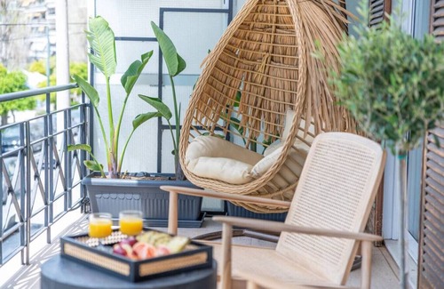 Pasalimani Apartment | Minimal Retreat w/Watercoloured Sunset View