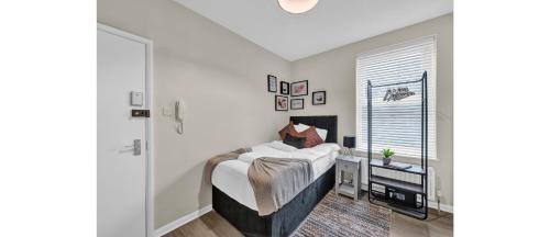 Haringey Apartment | Minimalist Oasis: Airy Studio in Calming Neutrals