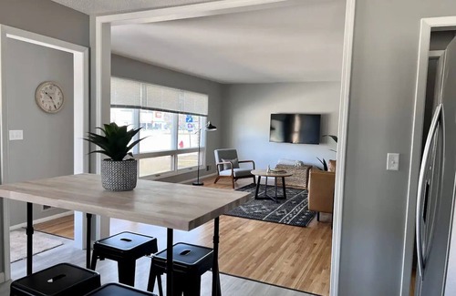 Edina House | Minneapolis/Edina Duplex - Entire home in Edina, Minnesota, United States