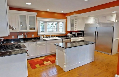 Linden Hills House | MINNESTAY* Linden Hills Luxury Charmer ★ Walk to Lake Harriet ★ Groups Welcome