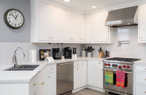 Hager City House | MINNeSTAY* Maple Lake Chalet |