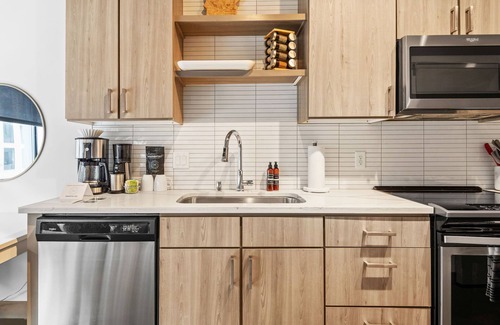 Warehouse District Apartment | MINNeSTAY* Sable 204 | Target Field |