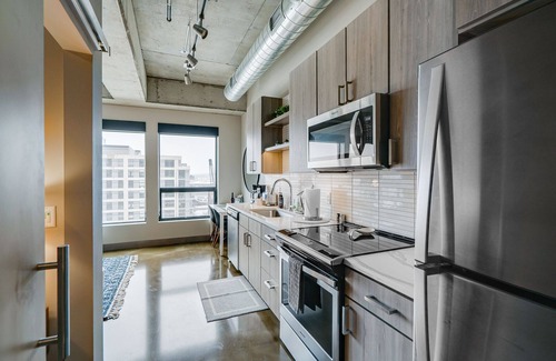 Warehouse District Apartment | MINNeSTAY* Sable 606 One Bedroom | Target Field