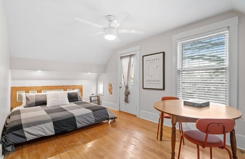 Linden Hills House | MINNeSTAY* Sheridan Cottage | Lake Harriet